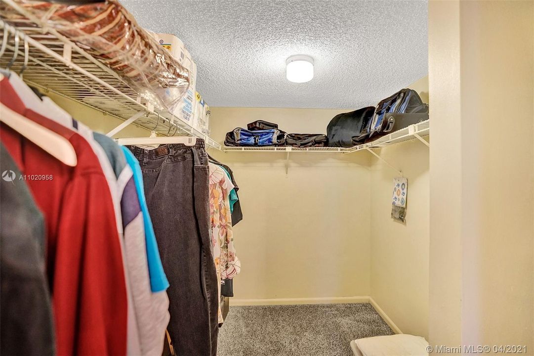 Vendido Recientemente: $129,900 (2 camas, 2 baños, 1350 Pies cuadrados)