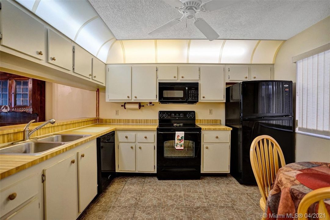 Vendido Recientemente: $129,900 (2 camas, 2 baños, 1350 Pies cuadrados)