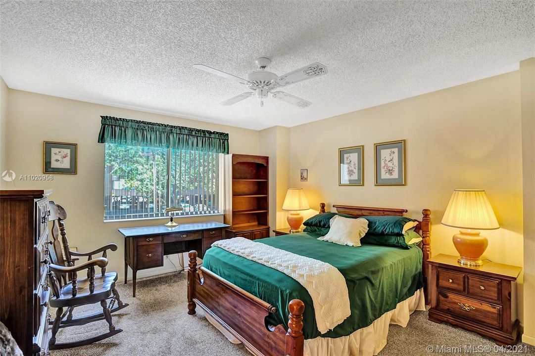 Vendido Recientemente: $129,900 (2 camas, 2 baños, 1350 Pies cuadrados)