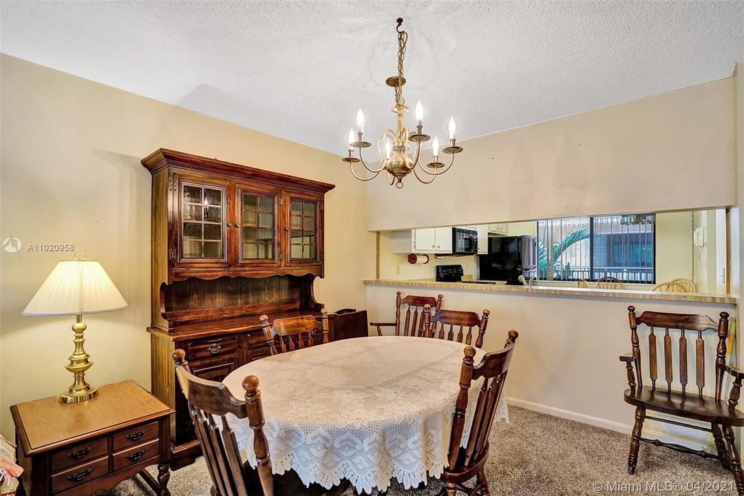 Vendido Recientemente: $129,900 (2 camas, 2 baños, 1350 Pies cuadrados)