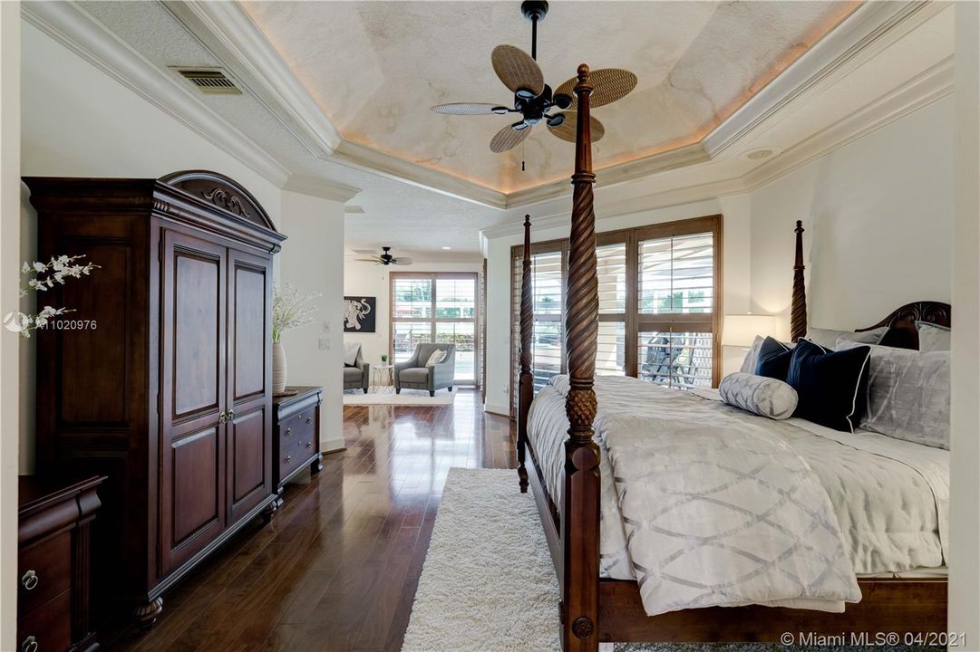 Recently Sold: $1,000,000 (3 beds, 4 baths, 3778 Square Feet)