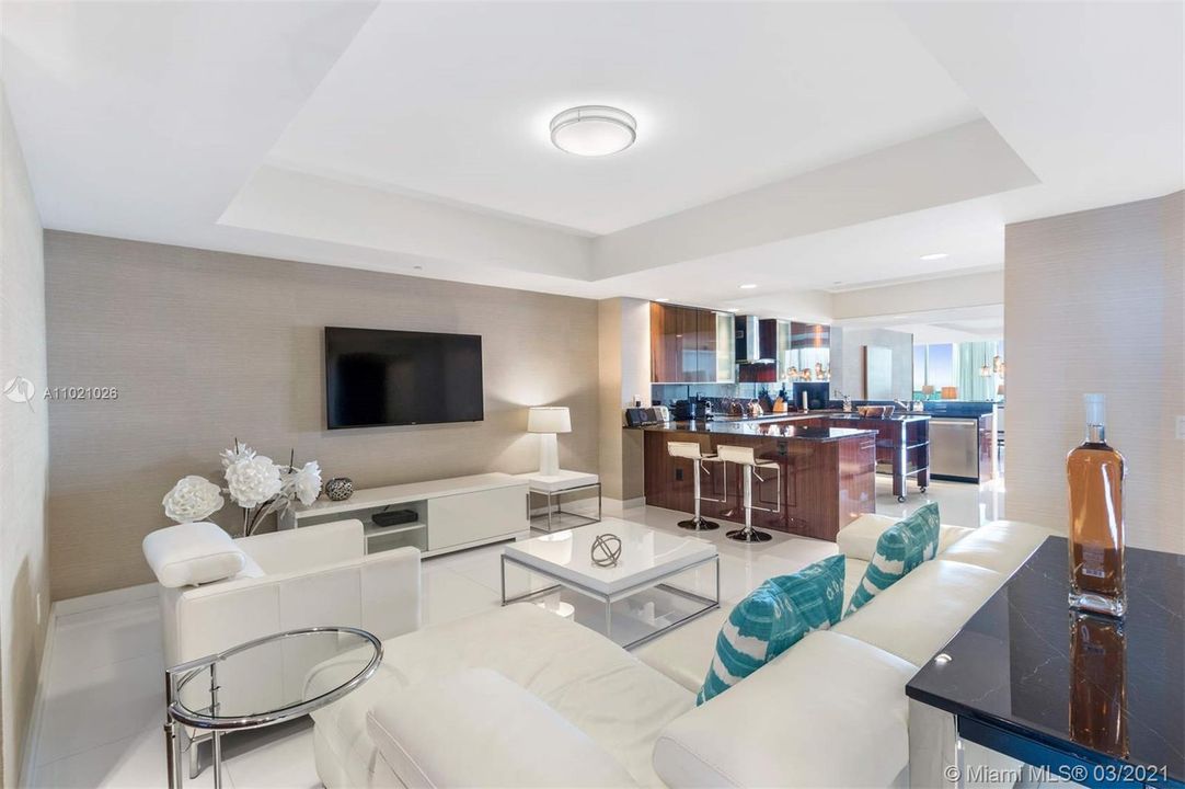 Recently Sold: $2,100,000 (3 beds, 3 baths, 3395 Square Feet)