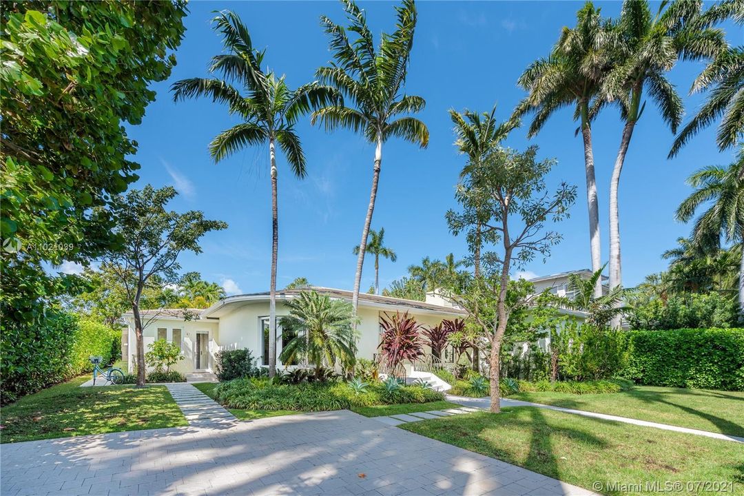 Recently Sold: $4,450,000 (5 beds, 5 baths, 3198 Square Feet)