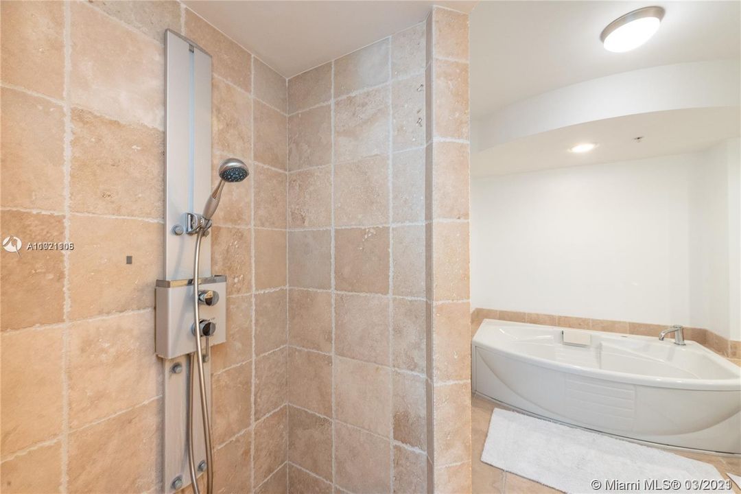 最近租的: $4,000 (1 贝兹, 1 浴室, 958 平方英尺)