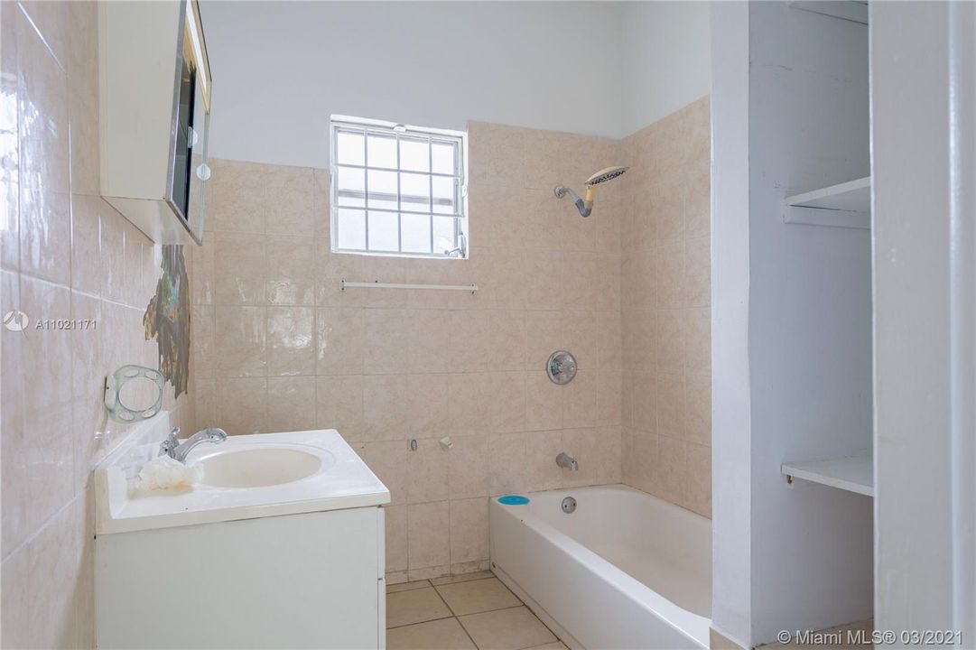 最近售出: $581,000 (0 贝兹, 0 浴室, 2119 平方英尺)