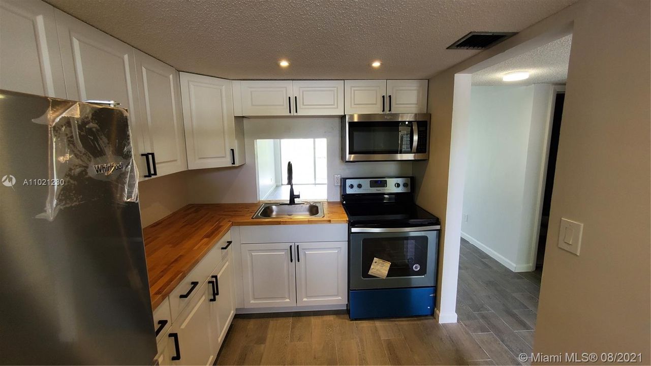 Recently Sold: $86,000 (2 beds, 2 baths, 880 Square Feet)