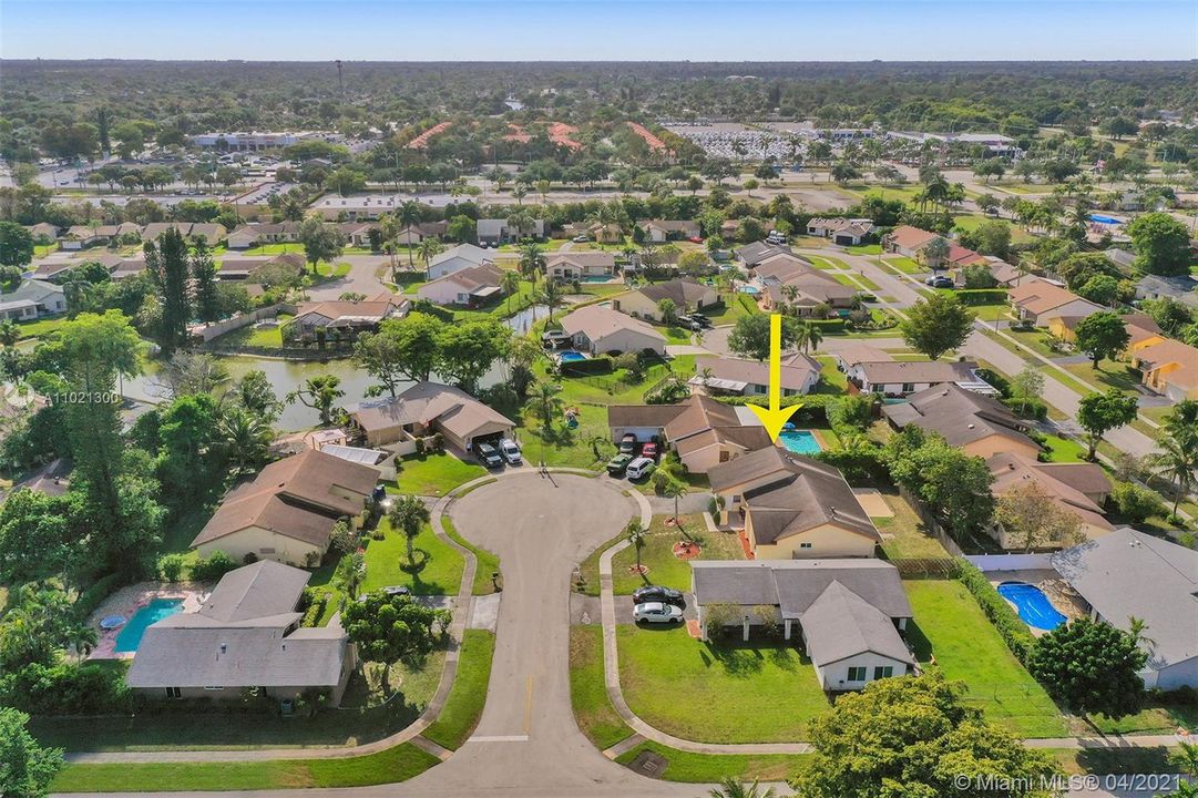 Vendido Recientemente: $359,900 (4 camas, 3 baños, 1808 Pies cuadrados)