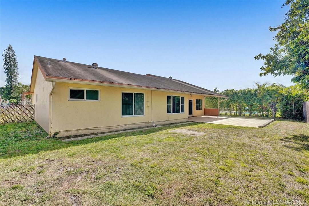 Vendido Recientemente: $359,900 (4 camas, 3 baños, 1808 Pies cuadrados)