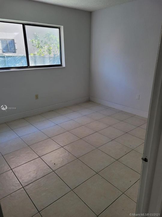 Recently Rented: $1,475 (2 beds, 1 baths, 696 Square Feet)