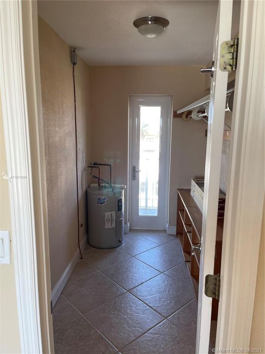 Recently Sold: $175,000 (1 beds, 1 baths, 900 Square Feet)