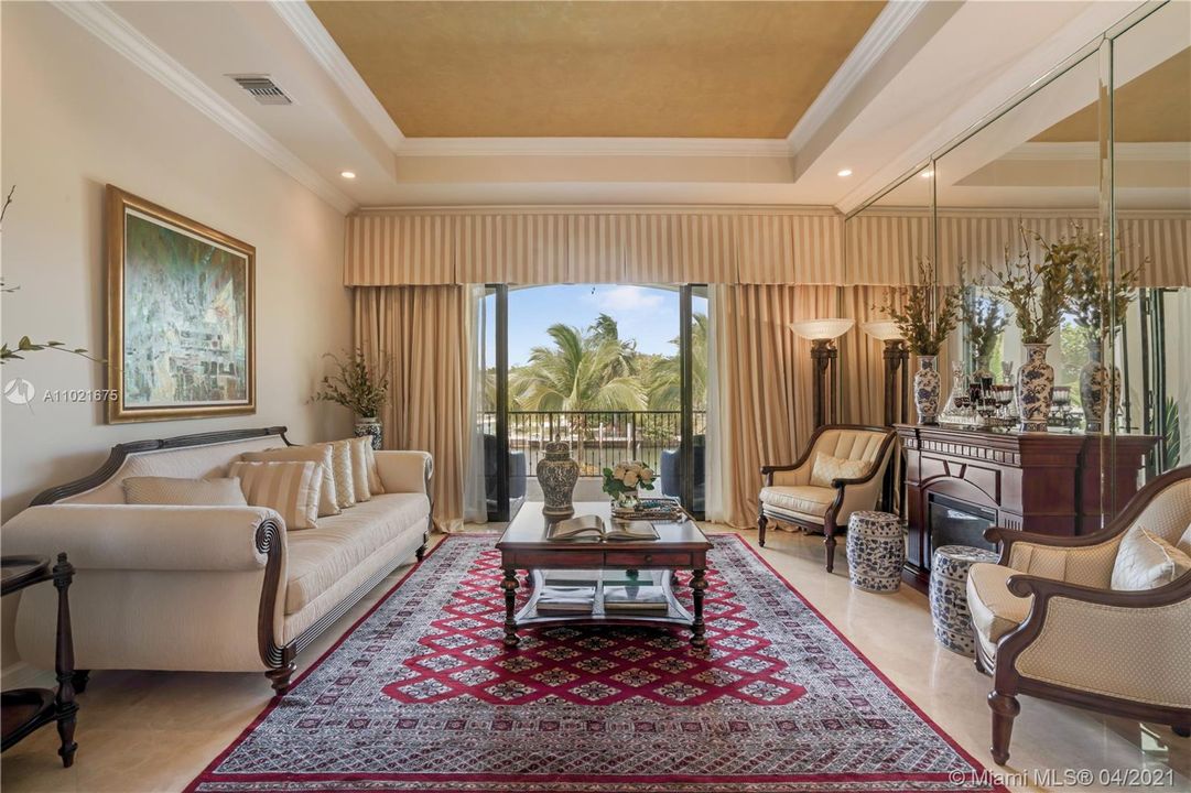 Recently Sold: $5,380,000 (5 beds, 6 baths, 5566 Square Feet)