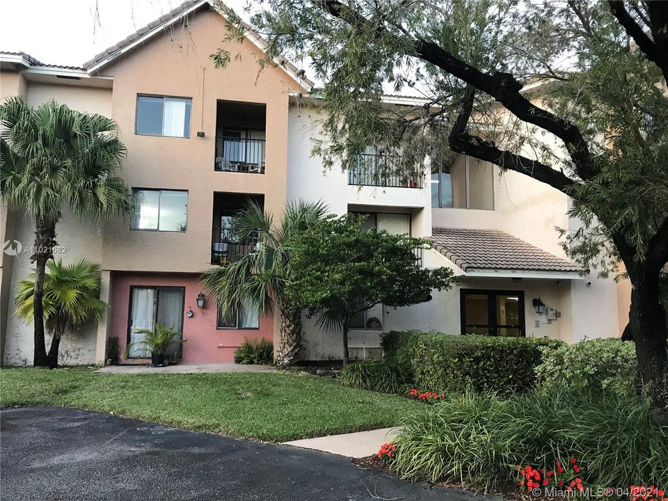 Recently Sold: $150,000 (2 beds, 2 baths, 933 Square Feet)