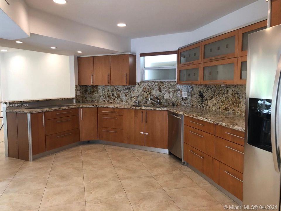 Recientemente alquilado: $7,350 (4 camas, 3 baños, 2495 Pies cuadrados)