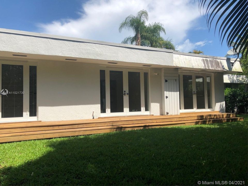 Recientemente alquilado: $7,350 (4 camas, 3 baños, 2495 Pies cuadrados)