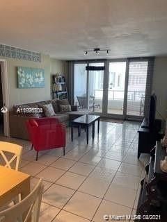 Recently Rented: $2,600 (2 beds, 2 baths, 1097 Square Feet)