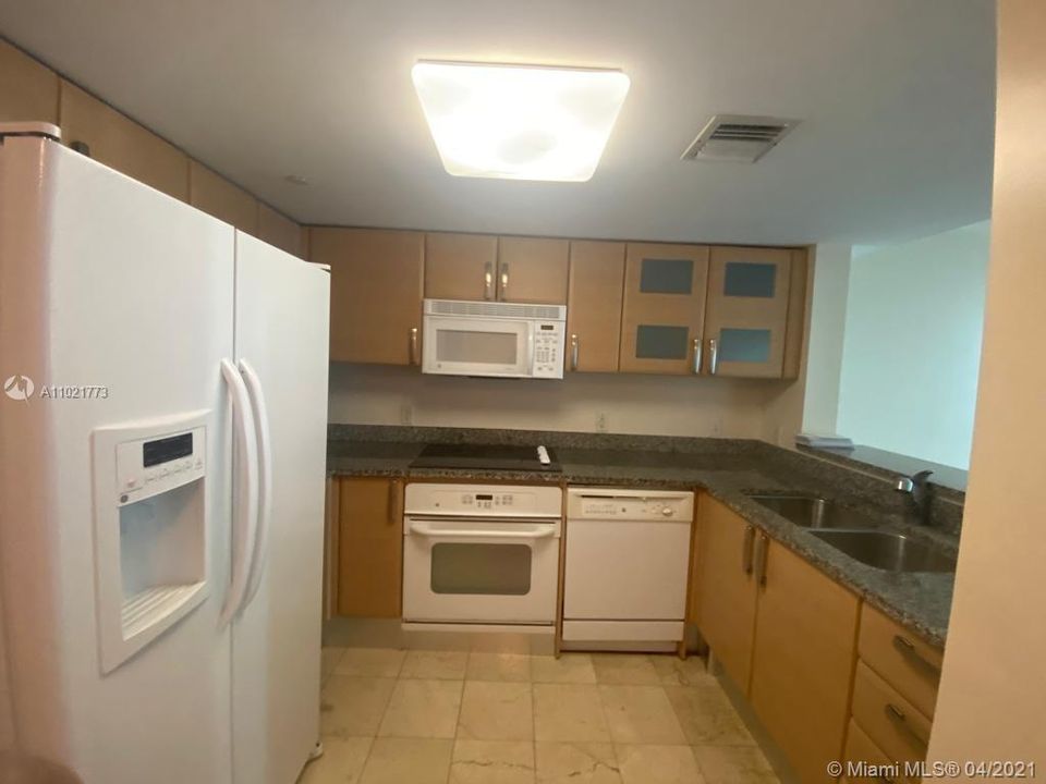 Recently Rented: $2,100 (1 beds, 1 baths, 791 Square Feet)