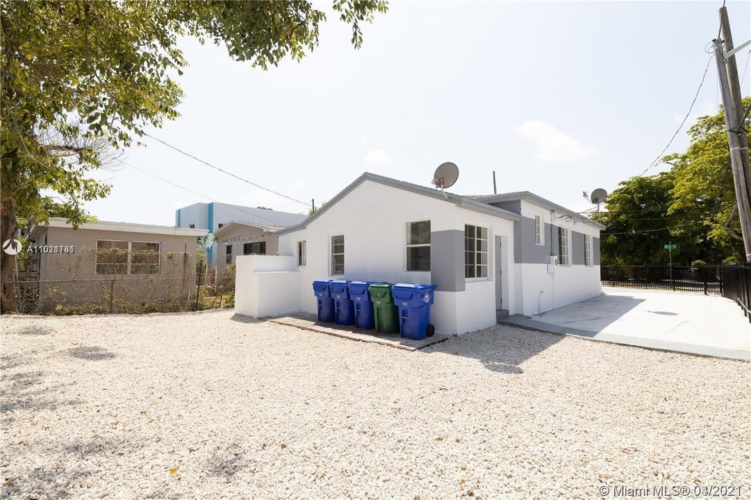 Recently Sold: $339,000 (3 beds, 2 baths, 1064 Square Feet)