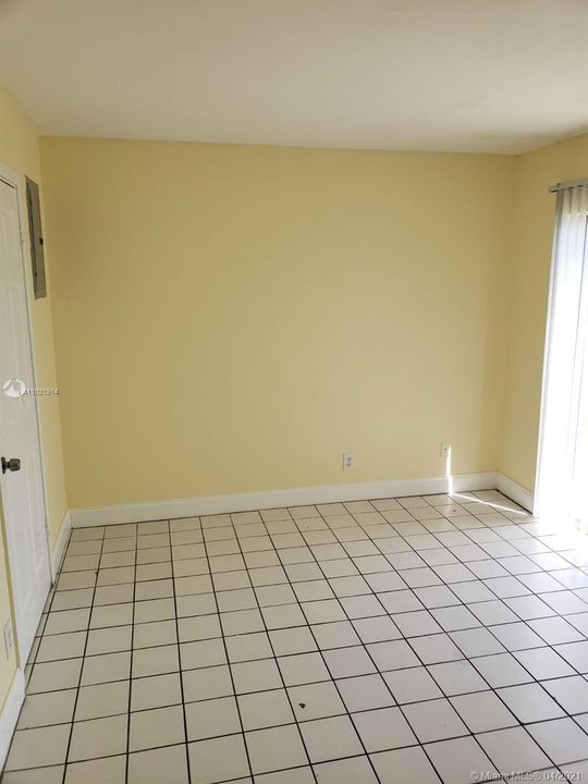 最近租的: $1,600 (2 贝兹, 1 浴室, 1020 平方英尺)