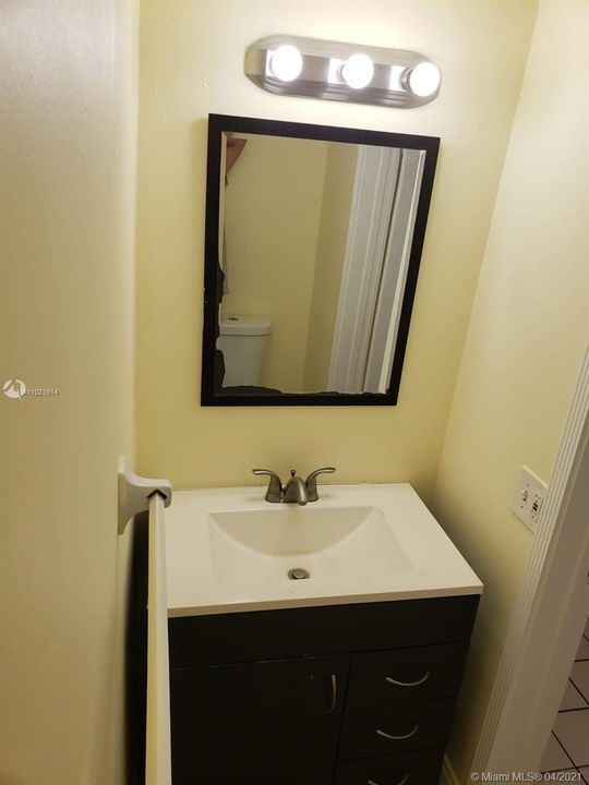 最近租的: $1,600 (2 贝兹, 1 浴室, 1020 平方英尺)