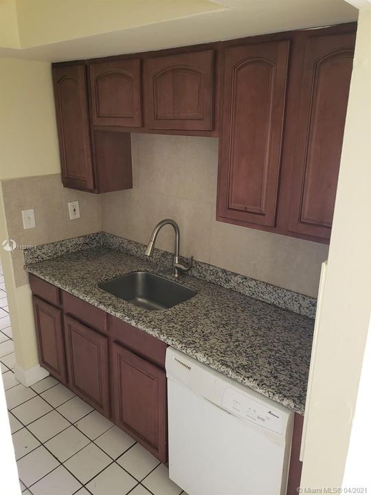 最近租的: $1,600 (2 贝兹, 1 浴室, 1020 平方英尺)