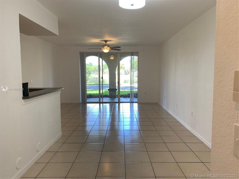 Recently Rented: $1,600 (1 beds, 1 baths, 850 Square Feet)