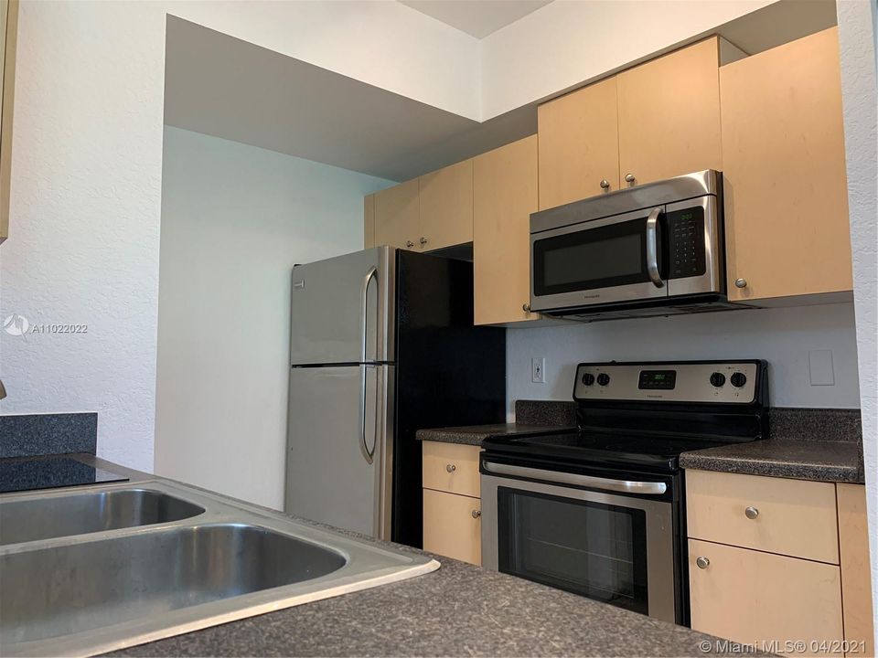Recently Rented: $1,600 (1 beds, 1 baths, 850 Square Feet)