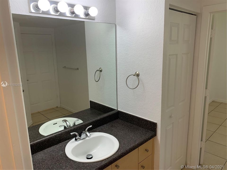 Recently Rented: $1,600 (1 beds, 1 baths, 850 Square Feet)
