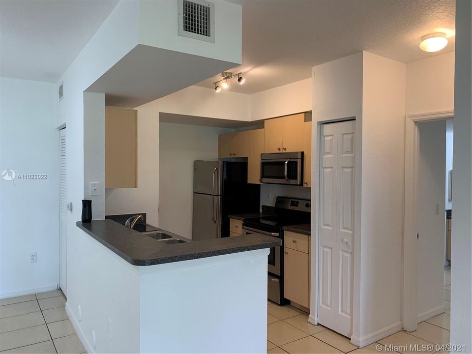 Recently Rented: $1,600 (1 beds, 1 baths, 850 Square Feet)