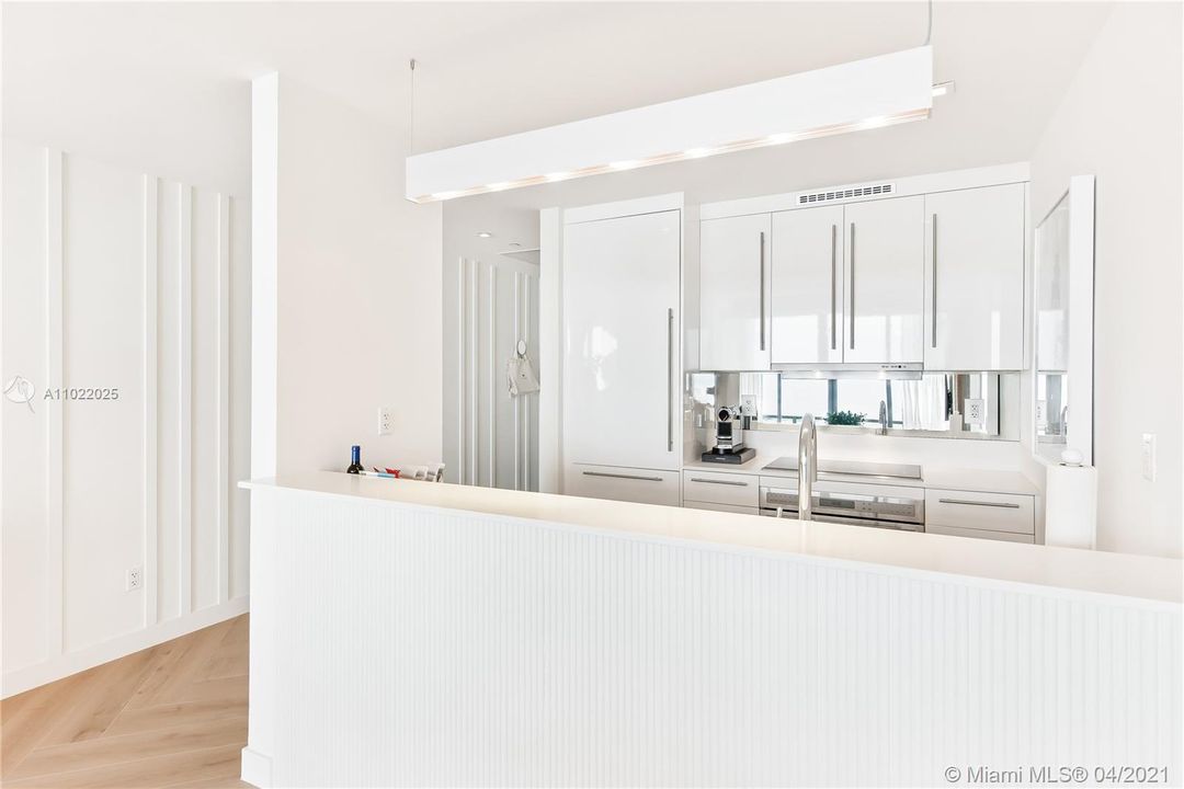 Recently Sold: $1,900,000 (1 beds, 1 baths, 1026 Square Feet)