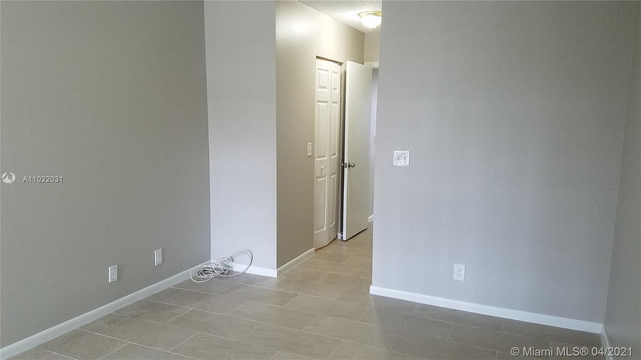 Recently Rented: $1,700 (2 beds, 1 baths, 994 Square Feet)