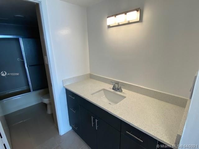 Recently Sold: $184,999 (1 beds, 1 baths, 1005 Square Feet)