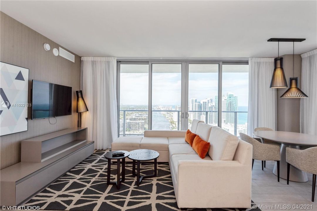 Recently Sold: $790,000 (2 beds, 2 baths, 1075 Square Feet)