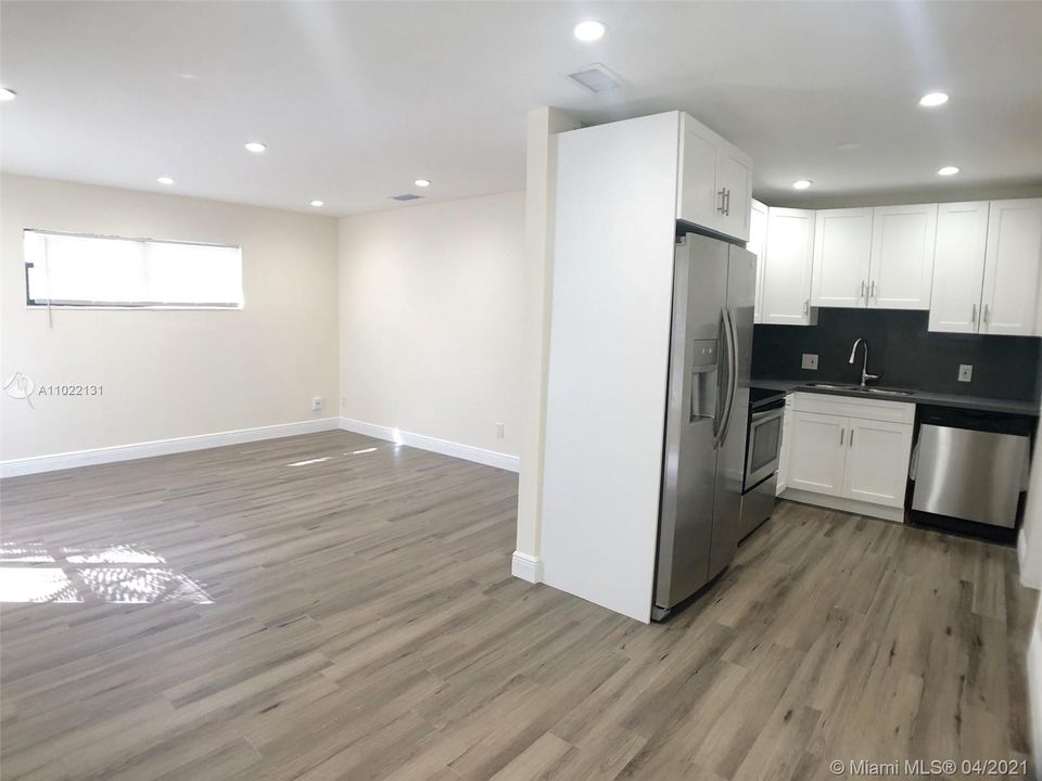 Recently Rented: $1,550 (4 beds, 2 baths, 836 Square Feet)