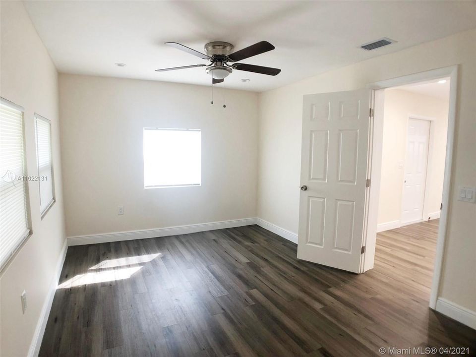 Recently Rented: $1,550 (4 beds, 2 baths, 836 Square Feet)