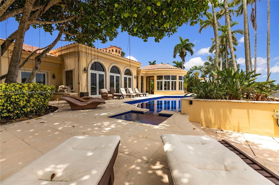 Recently Sold: $15,995,000 (7 beds, 7 baths, 8132 Square Feet)