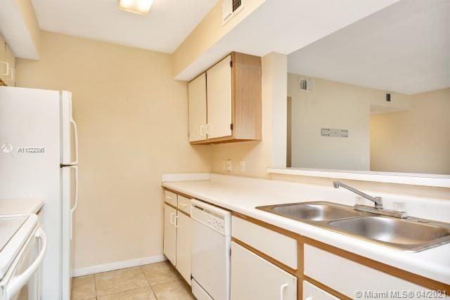 Recently Rented: $1,200 (1 beds, 1 baths, 768 Square Feet)