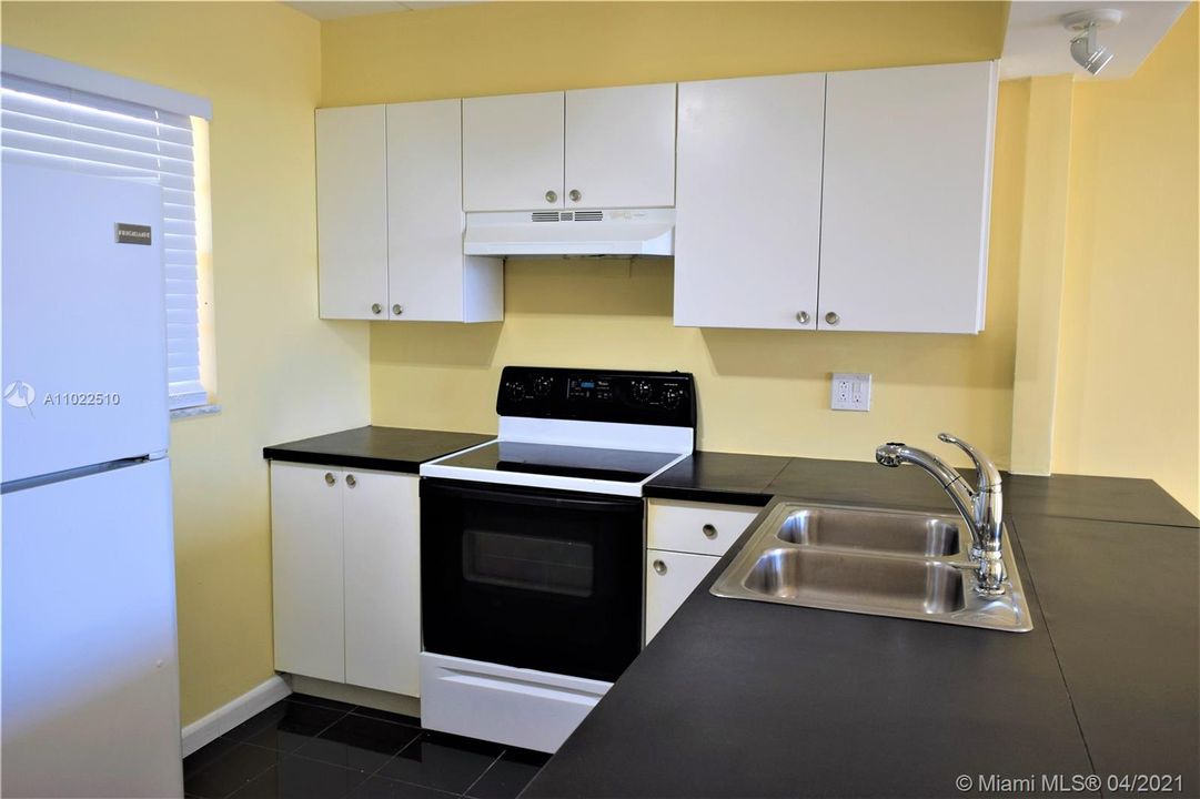 Recently Rented: $1,200 (1 beds, 1 baths, 840 Square Feet)