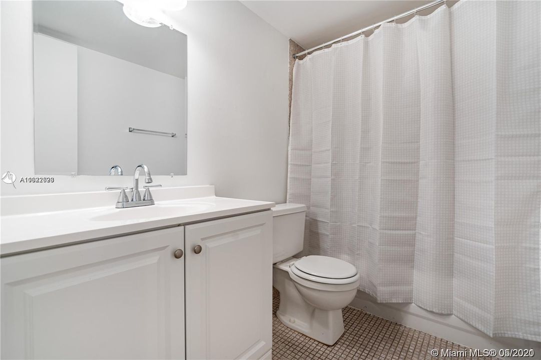 Недавно арендовано: $1,800 (2 спален, 2 ванн, 1230 Квадратных фут)