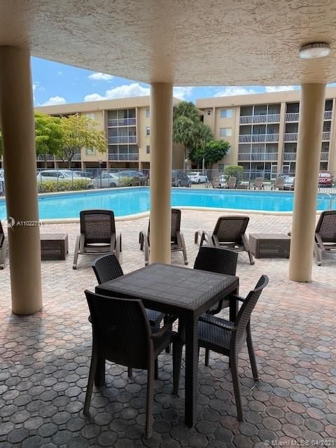 最近售出: $219,500 (3 贝兹, 2 浴室, 1194 平方英尺)