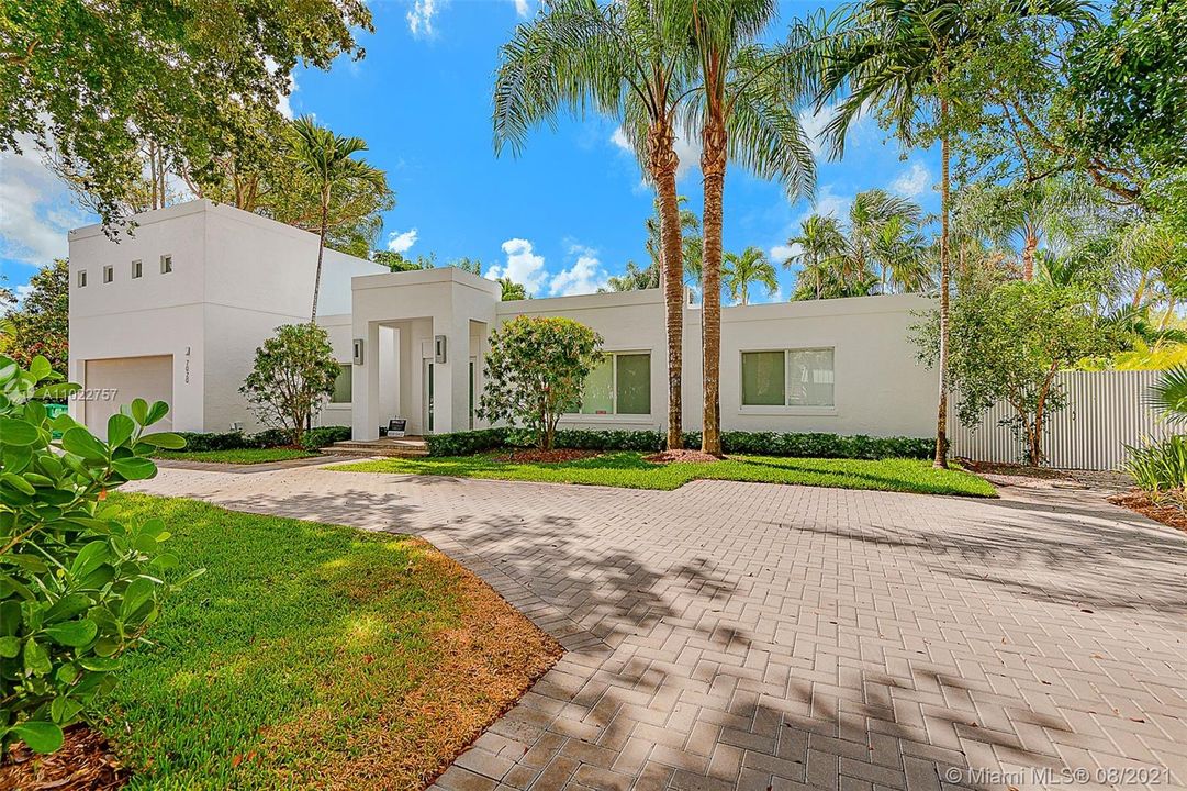 Recently Sold: $1,799,000 (4 beds, 2 baths, 3053 Square Feet)