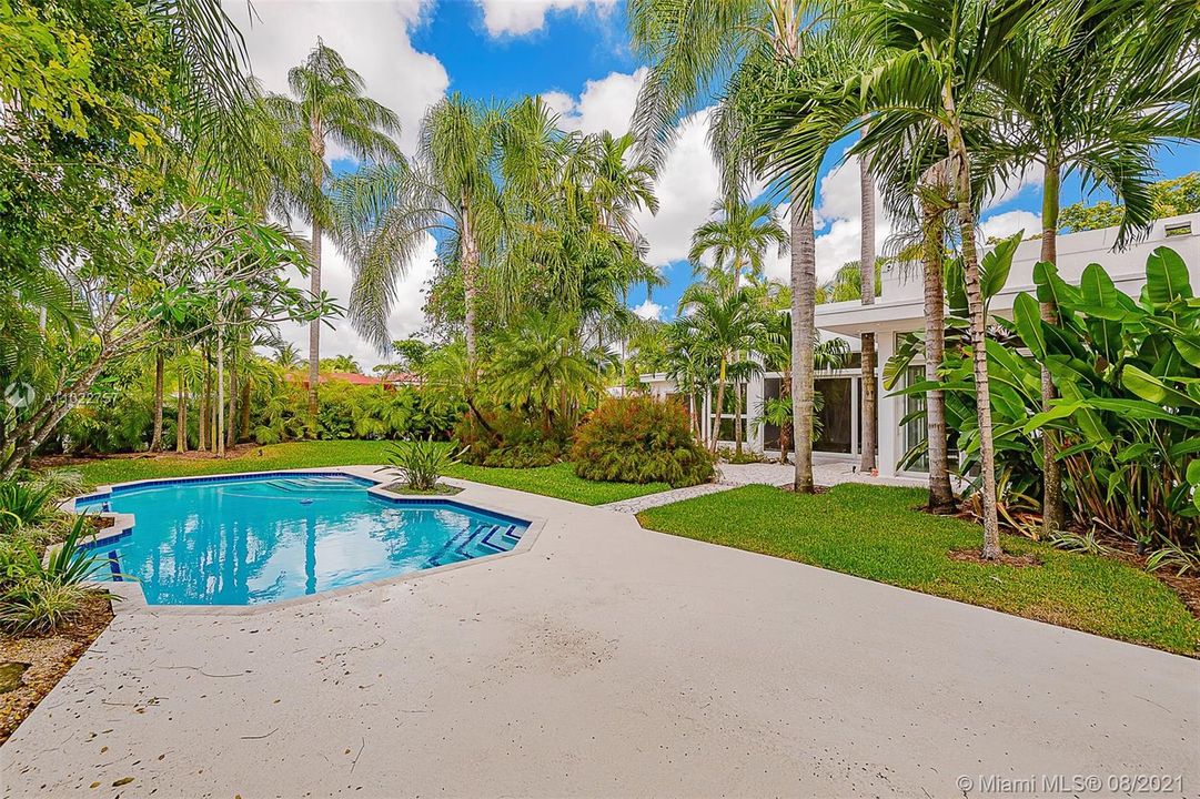 Recently Sold: $1,799,000 (4 beds, 2 baths, 3053 Square Feet)