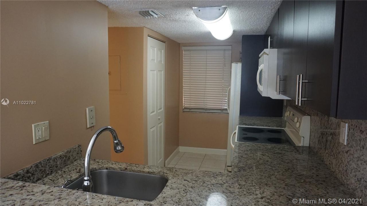 Recently Sold: $198,000 (2 beds, 2 baths, 1000 Square Feet)
