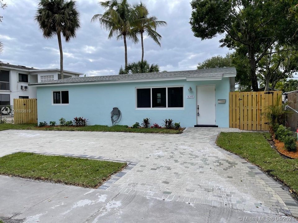 Recently Sold: $415,000 (2 beds, 2 baths, 1247 Square Feet)