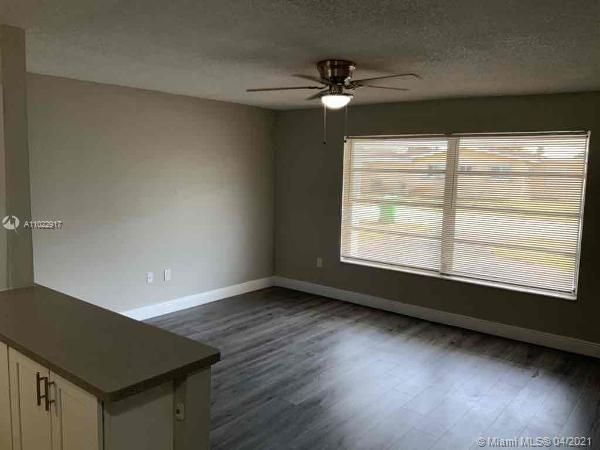 Recently Rented: $2,445 (3 beds, 2 baths, 1537 Square Feet)