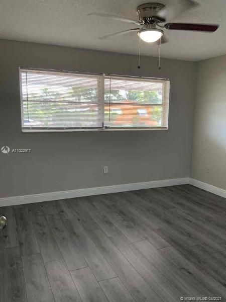 Recently Rented: $2,445 (3 beds, 2 baths, 1537 Square Feet)