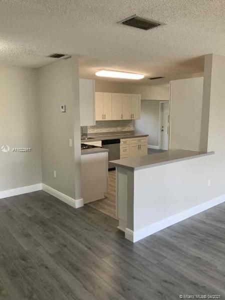 Recently Rented: $2,445 (3 beds, 2 baths, 1537 Square Feet)