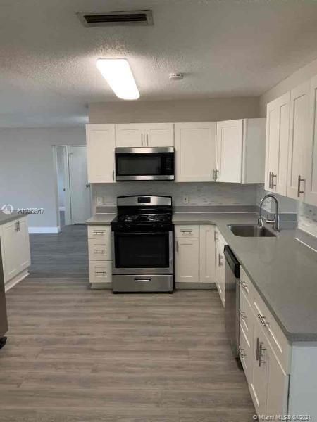 Recently Rented: $2,445 (3 beds, 2 baths, 1537 Square Feet)