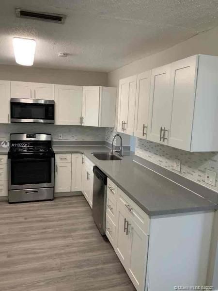 Recently Rented: $2,445 (3 beds, 2 baths, 1537 Square Feet)