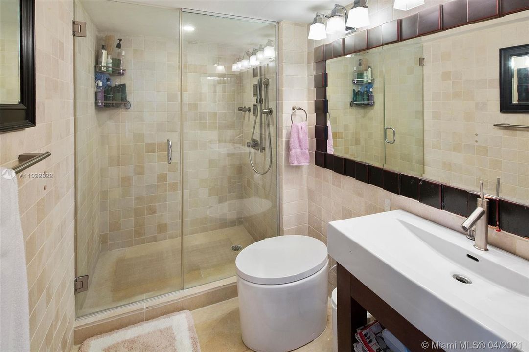 Недавно арендовано: $4,900 (1 спален, 1 ванн, 780 Квадратных фут)
