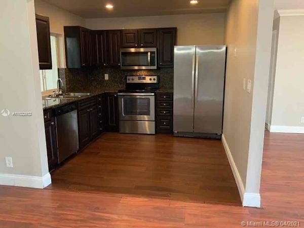 Recently Rented: $2,145 (3 beds, 2 baths, 1450 Square Feet)